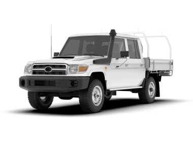 Arka planda beyaz ticari kamyon.