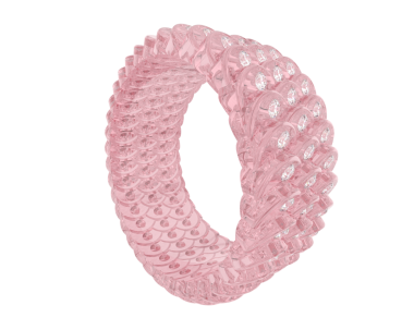 Beyaz üzerine izole ettiğim pembe mektup.