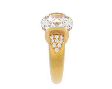 Beyaz arka planda cam bir şampanya şişesine yakın.