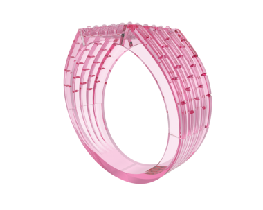 Pembe plastik banttan gelen i harfi.