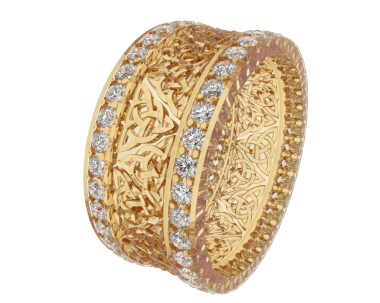 Beyaz arka plan üzerinde izole altın yüzük