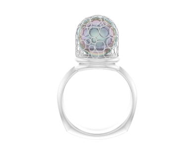 Beyaz arkaplanda pırlanta olan bir yüzüğün üç boyutlu resmi