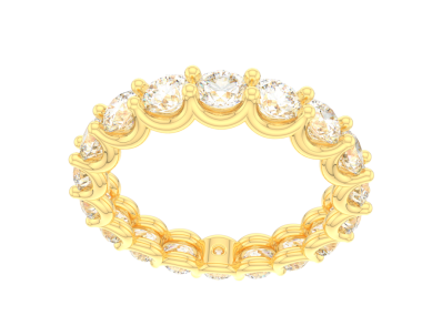 Elmaslı altın yüzük siyah üzerine izole