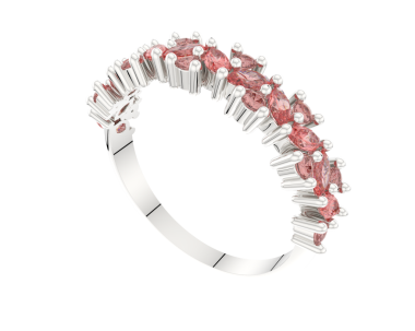 Kırmızı gül yüzüğü beyaz renkte izole edilmiş.