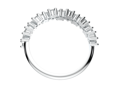 Beyaz arkaplanda gümüş bilezik