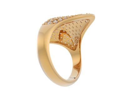 Beyaz arkaplanda elmaslarla izole edilmiş altın bir yüzük. 3 boyutlu resimleme