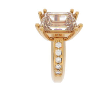 Beyaz arkaplanda elmaslarla izole edilmiş altın kolye.