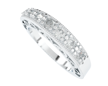 Gümüş yüzük beyaz üzerine izole edilmiş elmaslar.