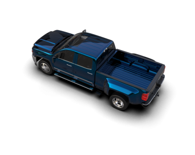 Mavi, modern bir kamyonet. Uzun bir römorku var. Siyah arkaplanda izole.