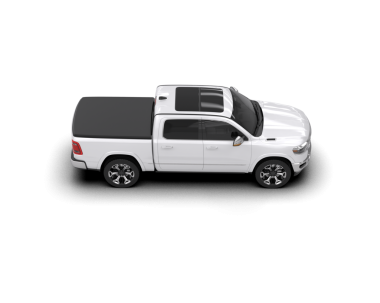 Beyaz arka planda beyaz bir kamyonet