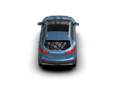 Boş afişi olan bir araba.