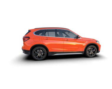 Siyah arkaplanda bir araba.