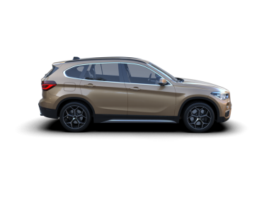 beyaz arkaplandaki araba