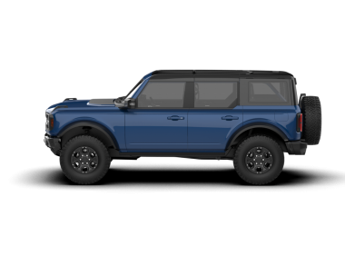 beyaz arkaplanda izole edilmiş bir araba