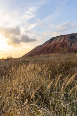 Doğu Ukrayna 'da kömür kömürü ve güzel gün batımı.