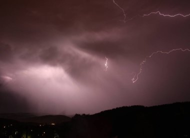 Sudetler üzerinde sağanak yağmur