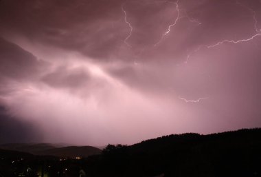 Sudetler üzerinde sağanak yağmur