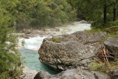 Soca nehri Avrupa 'nın en güzel kanyonlarından birini oluşturuyor..