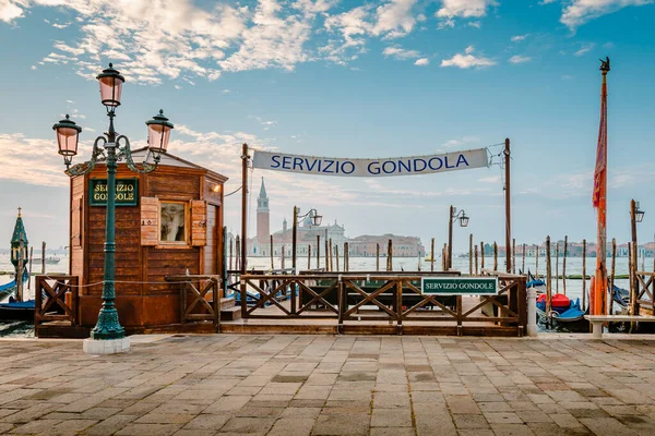 Venecia Italia Octubre 2022 Servicio Alquiler Góndola Orillas Laguna Venecia — Foto de Stock