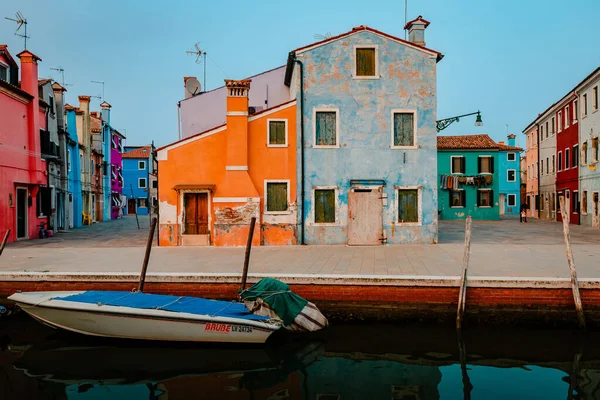 Burano Italy October 2022 Ancient Colorful Houses Burano Facing Canal — Stock Photo, Image