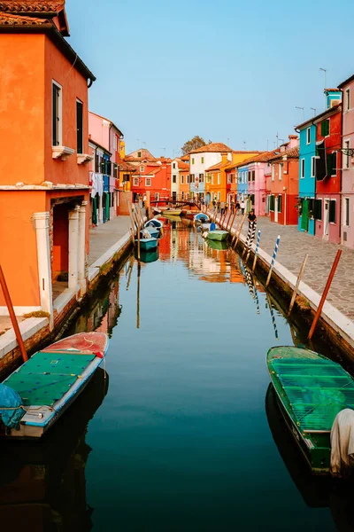 Burano Italy October 2022 Picturesque Buranon Street Canal Colorful Houses — Stock Photo, Image