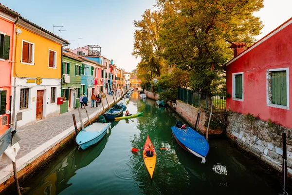 Burano Italy October 2022 Characteristic Burano Street Canal Canoes Tourists — Stock Photo, Image