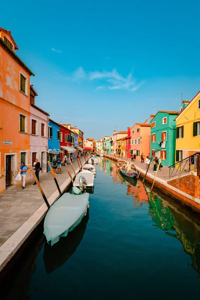 Burano Italy October 2022 Main Canal Typical Colorful Houses Tourists — Stock Photo, Image