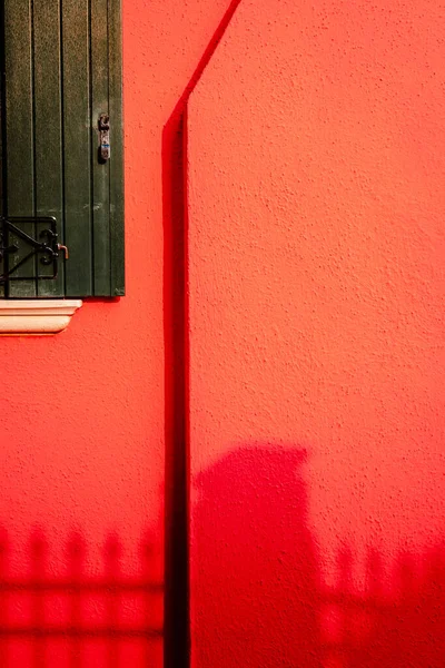 Деталь Домов Красного Цвета Окном Бурано Тенью — стоковое фото