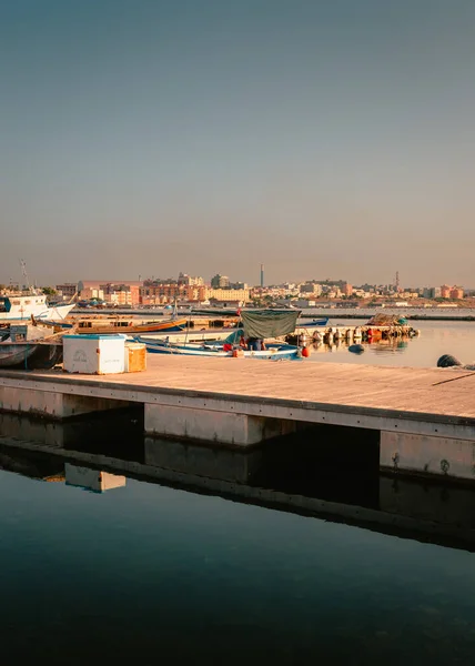 Taranto Ιταλία Ιούλιος 2023 Αλιείς Σκάφος Τους Στο Λιμάνι Της — Φωτογραφία Αρχείου