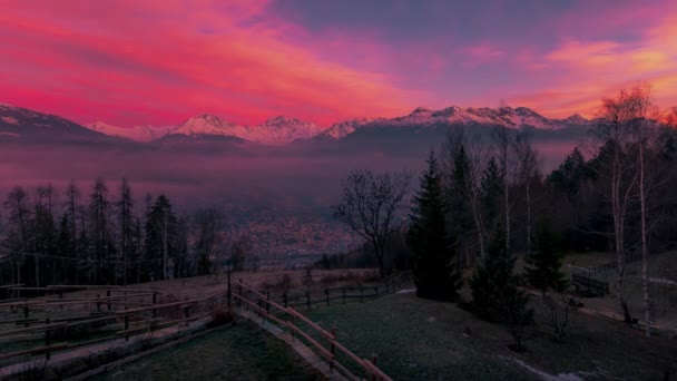 Pohled Město Aosta Hlavní Město Regionu Valle Aosta Obklopen Alpami — Stock video