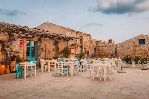 Marzameni Sycylia Włochy Marca 2022 Restauracja Krzesłami Stołami Typowej Osobliwej Obraz Stockowy