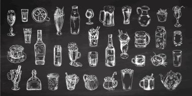 Elle çizilmiş içki taslakları karatahta arka planında. Vintage tarzında vektör illüstrasyonu. İçecekler. Menü için iyi.. 