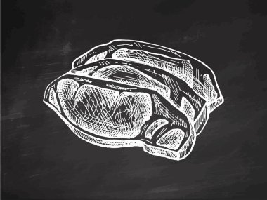 Organik yiyecekler. Izgara bifteğin elle çizilmiş vektör çizimi, karatahta arka planında et parçaları. Doodle vintage çizimi. Kafelerin ve etiketlerin menüsü için dekorasyonlar. Kabartmalı resim.