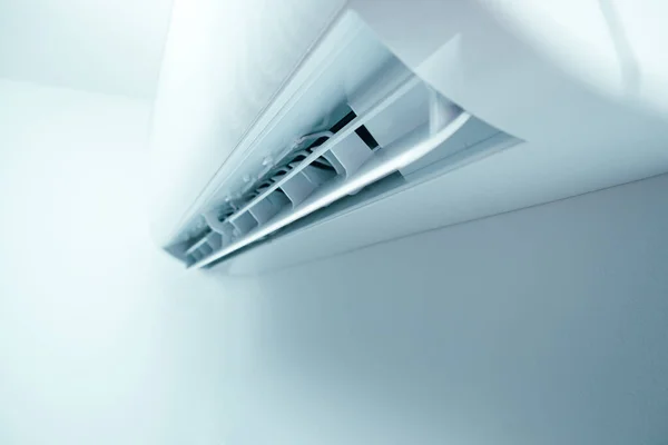 Luftkonditionering Isolerad Vit Bakgrund Moderna Inomhusblock Split System Air Conditioner — Stockfoto