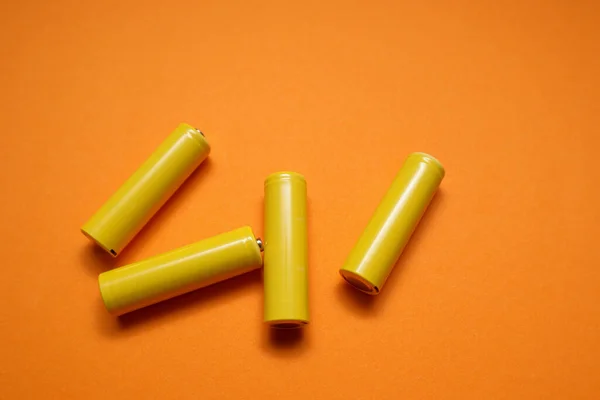 Oplaadbare Gele Accumulatoren Oranje Met Knippad — Stockfoto