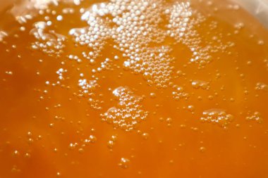 Tatlım, yeni doldurulmuş, hava kabarcıklı, doku veya arka plan için uygun. Bal dokusu. Sağlıklı gıda konsepti. Seçici odak.