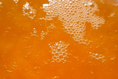 Tatlım, yeni doldurulmuş, hava kabarcıklı, doku veya arka plan için uygun. Bal dokusu. Sağlıklı gıda konsepti. Seçici odak.