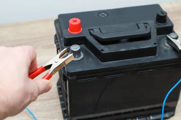 Close Hand Charging Car Battery Electricity Trough Jumper Cables Electrical — Stok fotoğraf