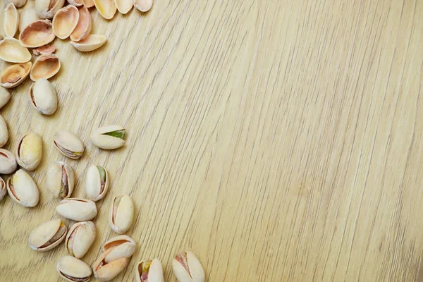 Pile Pistachio Nuts Nutshell Wooden Table Pistachios Background Place Text — Stock Photo, Image