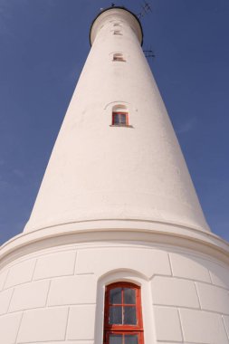 Tarihsel Lyngvig deniz feneri Jutland 'da, Kuzey Denizi kıyısında, Danimarka