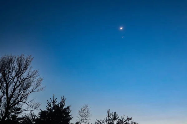 Echter Himmel Mit Sternen Und Halbmond Mondsichel Mit Schönem Sonnenuntergang — Stockfoto