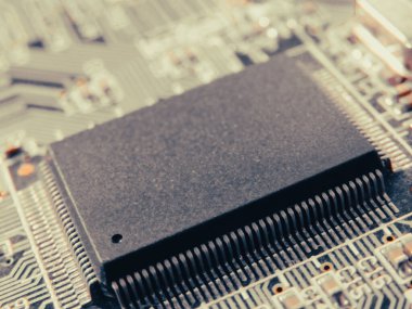 Elektronik devre kartı. Soyut teknolojik altyapı. Dijital çip entegre iletişim işlemcisi. Devre teknolojisi kavramı. Bilgisayar donanım teknolojisi.