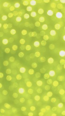 Odaklanamayan yeşil arka plan. Yeşil bulanık bir arkaplan. Soyut yeşil ışıltılı bokeh arkaplanı.