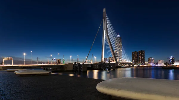 Роттердам Нидерланды 2022 010 Erabrigde View Rotterdam Night Blue Hour Стоковое Фото
