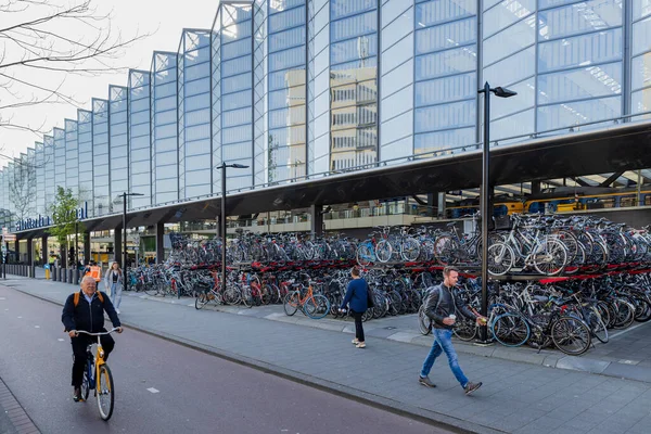 Роттердам Нидерланды 2022 Парковка Велосипедов Заднем Сидении Центрального Вокзала Роттердама Стоковое Изображение