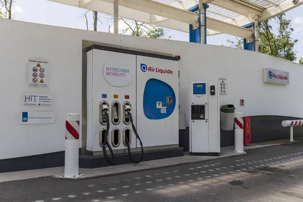 Rhoon, Hollanda - 2024-08-08: Hollanda 'nın Rodos kentindeki Air Liquide tarafından hidrojen benzin istasyonu