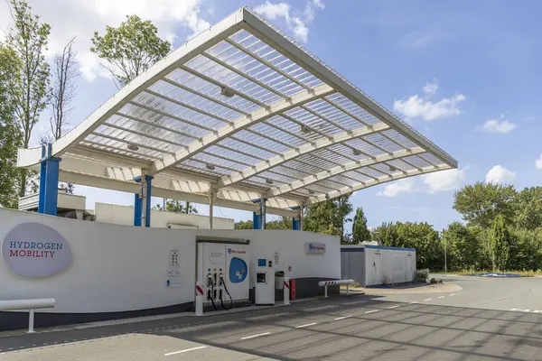 Rhoon, Hollanda - 2024-08-08: Hollanda 'nın Rodos kentindeki Air Liquide tarafından hidrojen benzin istasyonu