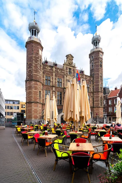 Piękny Plac Venlo Zewnętrznymi Kawiarniami Restauracjami Średniowiecznym Ratuszem Stadhuis Słoneczny — Zdjęcie stockowe