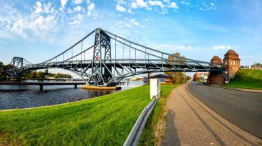 Wilhelmshaven, Almanya 'daki Ems-Jade Kanalı üzerindeki Kaiser-Wilhelm-Köprüsüne bakın.