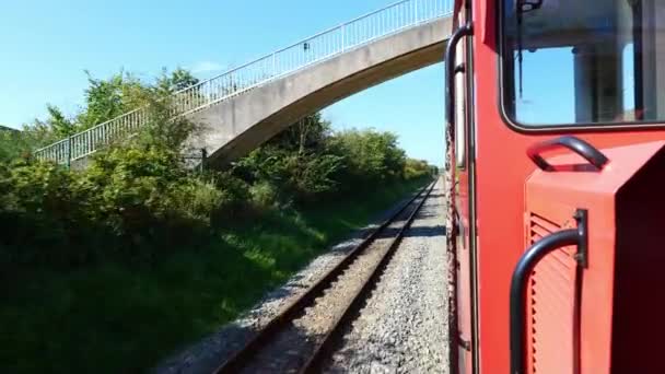 德国博尔库姆岛开往市中心的著名旅客列车 — 图库视频影像